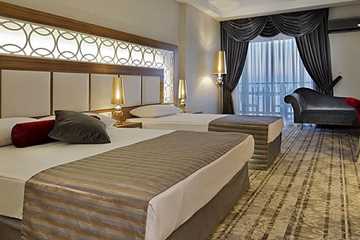 Justiniano Deluxe Resort Hotel Aile Odası